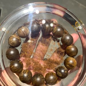 Agarwood vine with a rich agarwood essential oil ( 14 beads)
