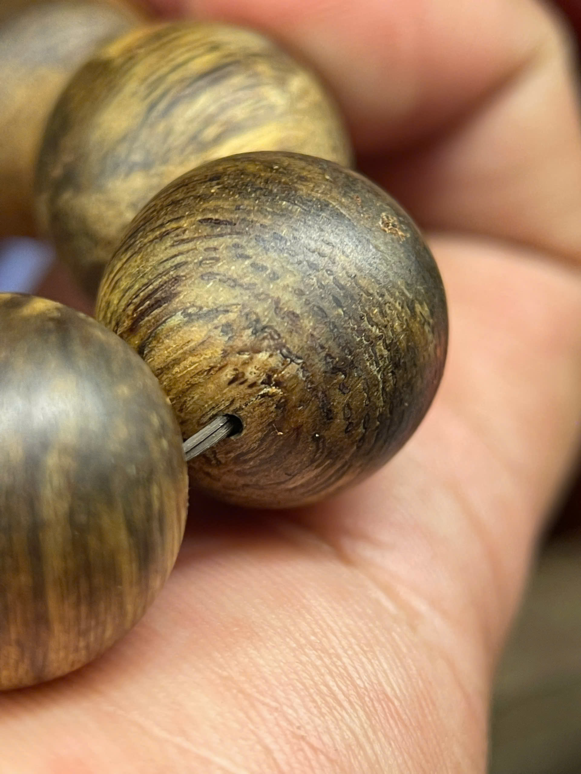 Agarwood vine with a rich agarwood essential oil ( 14 beads) - Image 3